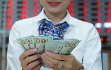 Tỉ giá trung tâm liên tục biến động, USD ngân hàng “lặng sóng”