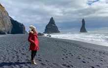 Bãi biển cát đen đẹp huyền ảo không ai được phép tắm ở Iceland