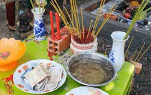 Dẹp bỏ bàn thờ cúng bái hoa xác thối nhưng nghĩ là hoa thần