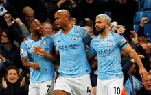Kompany lập siêu phẩm, Man City soán ngôi đầu của Liverpool