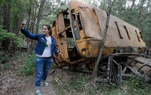 Du khách đổ xô đến thành phố bị nhiễm phóng xạ ở Ukraine