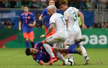 Dự bị lập công, Colombia khiến Messi trắng tay ngày ra quân