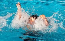 Cha mẹ vắng nhà, 2 đứa trẻ đuối nước thương tâm