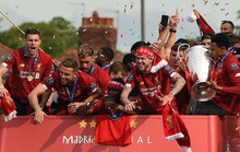Triệu fan Liverpool nhuộm đỏ thành phố, háo hức đón cúp châu Âu