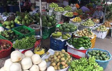 Giá thực phẩm tăng chóng mặt, tiểu thương nói Tết mà!