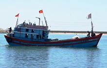 Tàu nghĩa tình Quỹ Tấm lòng vàng Người Lao Động cứu 32 ngư dân nước ngoài gặp nạn
