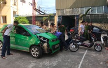 Xe ôtô điên gây tai nạn liên hoàn rồi bỏ trốn