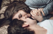 Bấp bênh giường chiếu khi vợ vượt mặt chồng