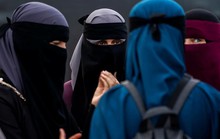 Tunisia cấm đeo mạng che mặt sau vụ đánh bom kép