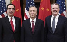 Chính quyền ông Trump bất ngờ hoãn áp thuế lên hàng hóa Trung Quốc