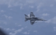 [Clip] - Su-27 của Nga đuổi F-18 của NATO vì tiếp cận máy bay chở bộ trưởng quốc phòng