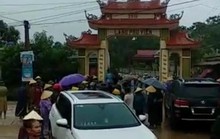 Dân đánh trống báo động, vây hơn 20 côn đồ xăm trổ tới đập phá cổng làng