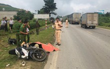 Xe tải tông liền 2 xe máy, 2 thanh niên thương vong