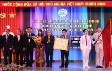 Bệnh viện Trung ương Huế đón nhận Huân chương Lao động hạng nhất