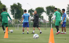 HLV Park Hang-seo tìm thêm thủ môn giỏi dự phòng cho Bùi Tiến Dũng