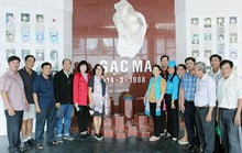 TIỀN GIANG: Cán bộ Công đoàn viếng Khu Tưởng niệm chiến sĩ Gạc Ma