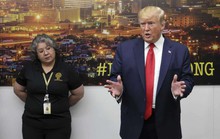 Hậu xả súng kinh hoàng, ông Donald Trump chịu nhiều sức ép