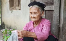 Clip: Xúc động việc cụ bà 83 tuổi lên xã xin ra khỏi diện hộ nghèo