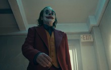 Ám ảnh thảm sát, rạp phim cấm mang mặt nạ khi xem Joker
