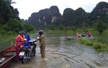Điều ca nô đưa 2 sản phụ đi sinh kịp thời trong lũ dữ ở Quảng Bình