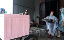 Chùm ảnh: Nước sông Sê Pôn dâng cao, người dân Quảng Trị hối hả sơ tán