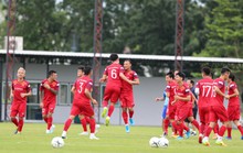 Rèn hàng thủ khóa chặt Messi Thái