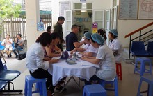 Hàng trăm người dân đồng loạt đi khám sức khoẻ sau vụ cháy nhà máy Rạng Đông