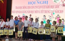 Hà Nội: Trao 80 suất học bổng cho con CNVC-LĐ vượt khó học giỏi