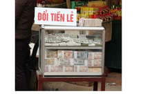 Hà Nội: Phí đổi tiền mới lên 20% dịp cận Tết