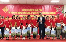 Khắp nơi lo Tết cho công nhân