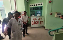 Khách Trung Quốc quậy bệnh viện vì con bị kiểm tra virus corona