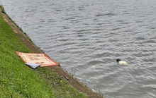 Phát hiện thi thể người đàn ông nổi trên hồ sáng 30 Tết