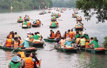 Vạn người rồng rắn đổ về danh thắng Tràng An ngày đầu năm Canh Tý