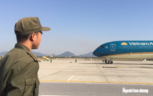Vietnam Airlines nói gì về việc tiếp viên bị kiểm tra vì nghi buôn lậu?