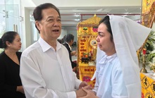 Nguyên thủ tướng Nguyễn Tấn Dũng viếng tang lễ NSƯT Nguyễn Chánh Tín