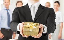 Cách xử lý quà tặng dịp Tết, cán bộ, công chức không bị kỷ luật