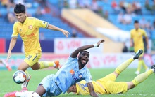 Thất bại trên sân khách, SHB Đà Nẵng và SLNA mất cơ hội tranh ngôi vô địch V-League