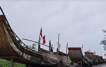 CLIP: Ngư dân Nghệ An hối hả kéo thuyền bè lên bờ tránh bão số 7
