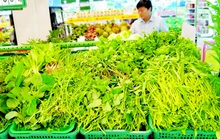 Thêm hàng hóa, tăng khuyến mãi cho bà con vùng lũ