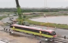 CLIP: Cận cảnh đoàn tàu đường sắt bằng hợp kim nhôm do Pháp sản xuất về đến Hà Nội
