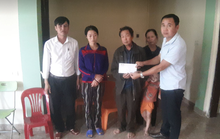 Thăm hỏi, trao quà của bạn đọc Báo Người Lao Động cho người thân 3 công nhân gặp nạn tại thủy điện Rào Trăng 3