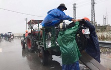 Di chuyển qua đoạn đường ngập lũ, xe công nông bị lật khiến nữ sinh viên tử vong