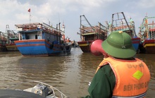 Di dân để tránh cơn bão dữ số 13