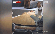 Ai Cập mở quan tài chứa xác ướp 2.500 năm