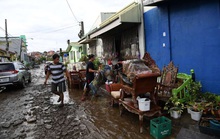 Tổng thống Philippines đáp máy bay tới vùng bị thiệt hại bởi siêu bão Goni