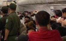 Vụ đốt giấy trên máy bay: Vì sao hành khách có thể mang bật lửa lên máy bay?