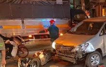 Ôtô tông hàng loạt xe máy, người và xe nằm la liệt ở Thủ Đức