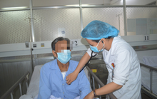 Cụ ông suýt mất mạng vì hút thuốc lá nhiều năm