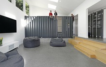 Nhà 50 năm tuổi được mở rộng bằng container