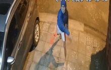 Nhà phóng viên bị ném chất bẩn